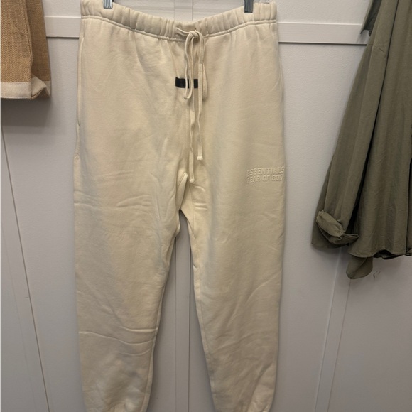 Essentials Fear of God Joggers Sweatpants. Eggshell. Large. - Picture 2 of 7